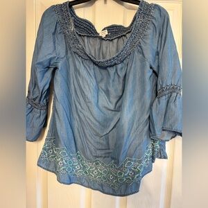 Excellent condition Crown and Ivy Blue Smocked Women's Top. Size L.